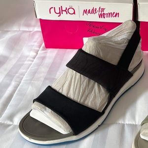 Brand new Ryka sandals size 9 black - adjustable